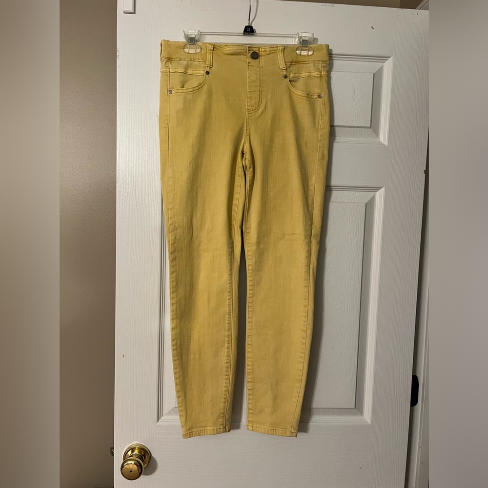 Gia Liverpools banana color skinny